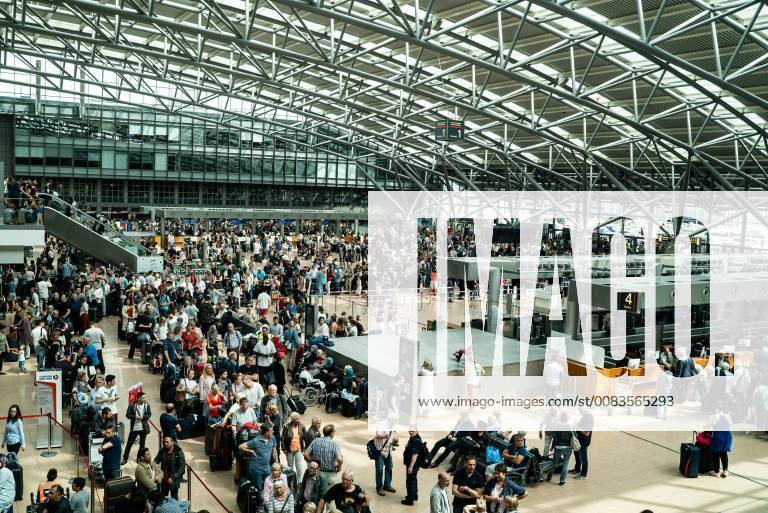 Passagiere were asked to leave the terminal Hamburg Airport blocked due to power failure Hamburg Hamburg Germany