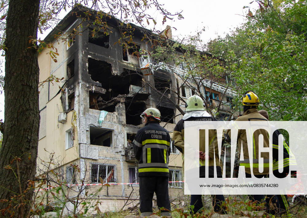 State Emergency Service workers respond to the aftermath of Russian shelling in Solomianskyi district, where a 12-year-old girl was killed, Kyiv, Ukraine, on September 28, 2025 (Photo by Kyrylo Chubotin Ukrinform) Five-storey building damaged in Solomianskyi district of Kyiv following Russian attack