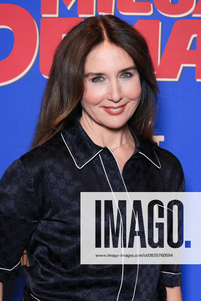 C Etait Mieux Demain Premiere - Paris Elsa Zylberstein attends the photocall of the film premiere of C’Etait Mieux Demain held at the UGC Cine Cite Bercy in Paris, France on September 29, 2025. Photo by David Boyer ABACAPRESS.COM Paris France