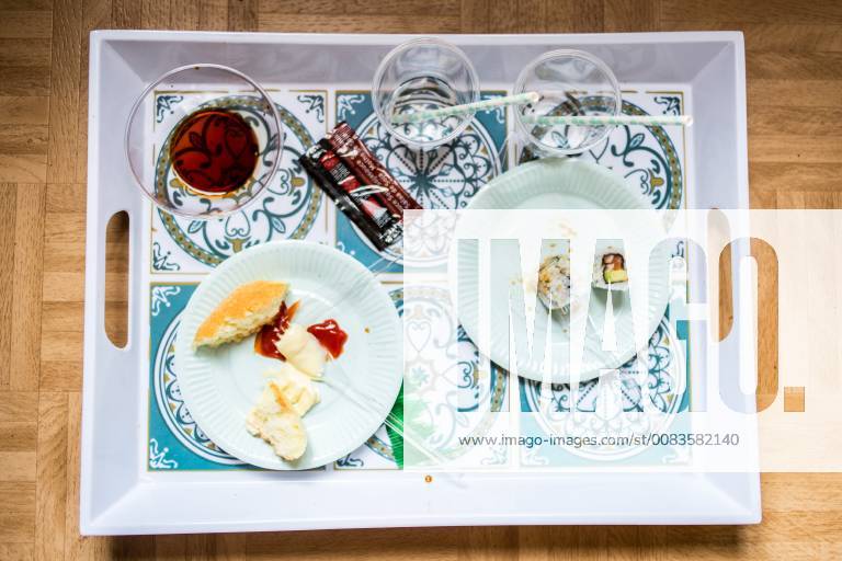 Belgium , Brussels , JUN 04, 2018 - NEWS -ILLUSTRATION Illustration sur les dechets en plastiques. Mise en scene de dechets en plastiques. Mise en scene de couverts en plastiques. Mise en scene d assiettes en carton. Melange de dechets papiers et plastiques. - Illustratie op plastic afval. Enscenering van plastic afval. Enscenering van plastic bestek. Enscenering van kartonnen borden. Mix van papier en plastic afval. - Illustration on plastic waste. Staging of plastic waste. Staging of plastic cutlery. Staging of cardboard plates. Mix of paper and plastic waste. Heline Vanbeselaere Reporters Reporters STG HelinexVanbeselaere