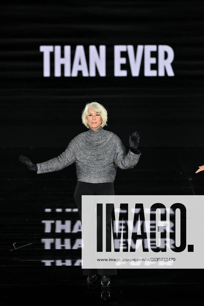 Bilder des Jahres 2025, Entertainment 09 September PFW L Oreal Runway Helen Mirren walks the runway of L Oreal Fashion Show during Paris Fashion Week in Paris, France on September 29, 2025. Photo by Julien Reynaud APS-Medias ABACAPRESS.COM Paris France