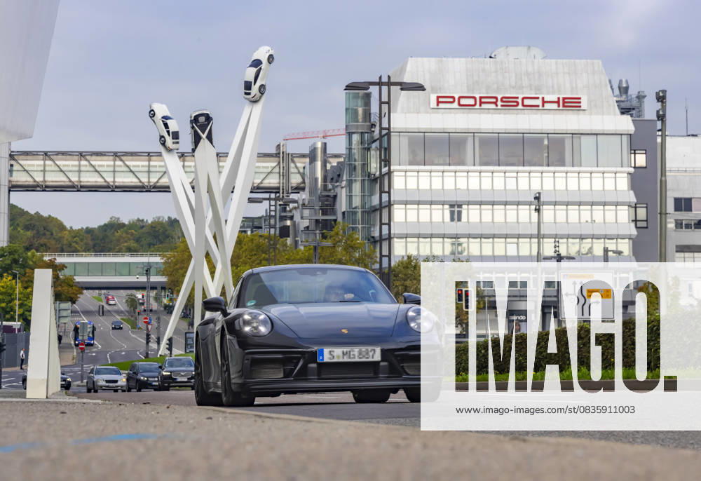 Porscheplatz, Stuttgart Zuffenhausen with Porsche headquarters Artwork Inspiration 911 by Gerry Judah Three steles, each up to 24 meters high, each presenting a Porsche 911 Car transporter with new cars 29 09 2025 Stuttgart, Baden Württemberg, Germany