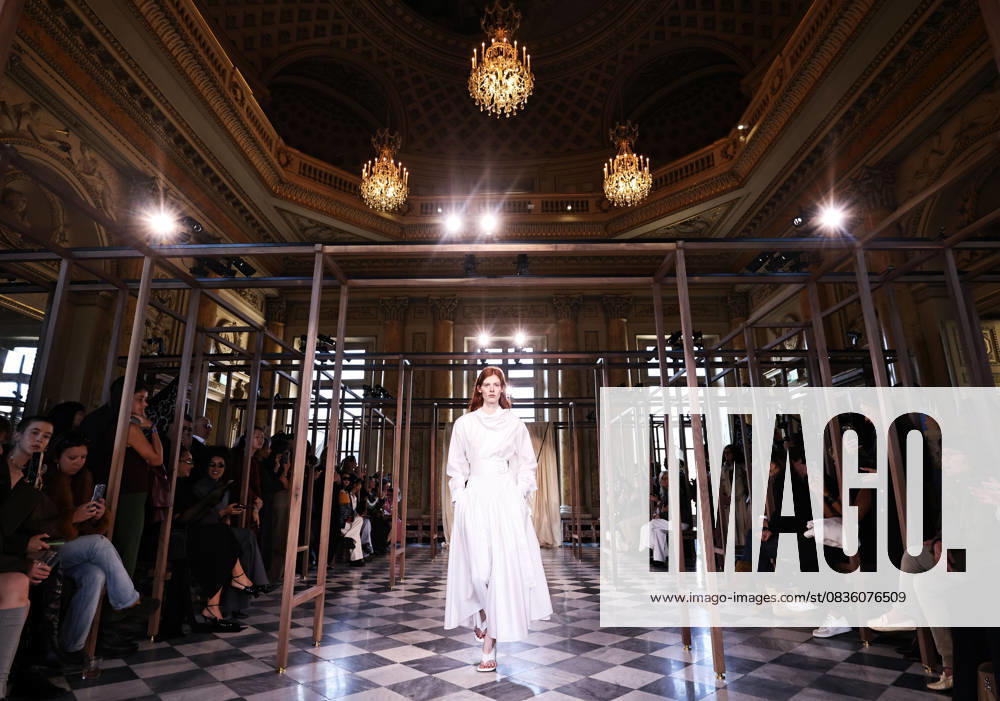 (251002) -- PARIS, Oct. 2, 2025 -- A model presents a creation from the ready-to-wear Spring Summer 2026 collections by ICICLE during the Paris Fashion Week in Paris, France, on Oct. 1, 2025. ) FRANCE-PARIS-FASHION WEEK-ICICLE GaoxJing