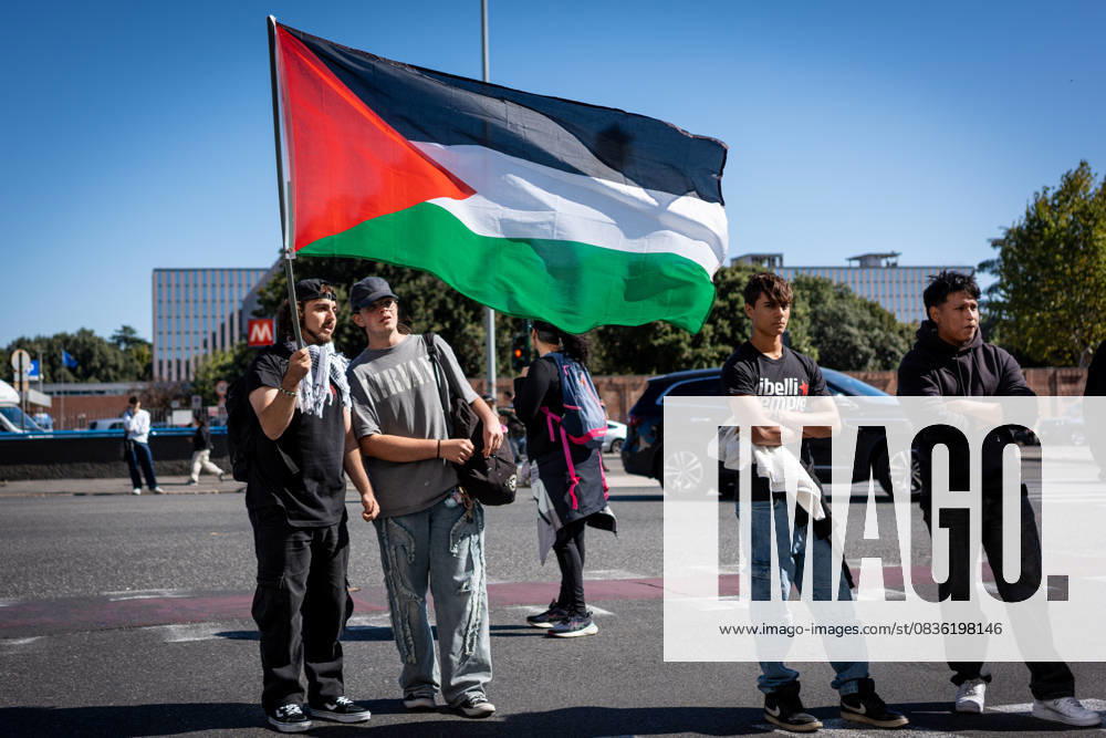 Pro-Palestinian demonstrators march along Rome s roads as they gather for a national general strike to protest against the situation in Gaza, in Rome, Italy, on 02 November 2025. Pro-Palestinian demonstrators march along Rome s roads as they gather for a national general strike to protest against the situation in Gaza two days after Israeli forces intercepted the Global Sumud Flotilla in the Mediterranean Sea, in Rome, Italy, on 02 November 2025., Credit:Stefano Costantino TTL Avalon Italy, Rome