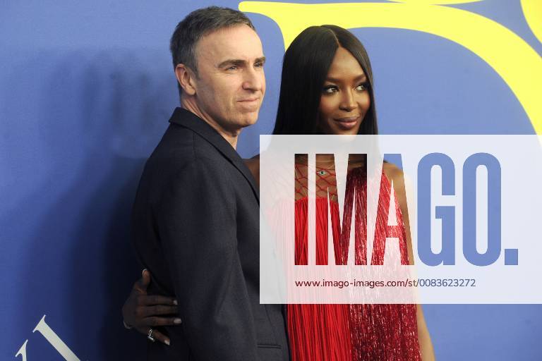 Raf Simons and Naomi Campbell attending the 2018 CFDA Fashion Awards at the Brooklyn Museum New York 04 06 2018 Foto:xD.Tinex xFuturexImage