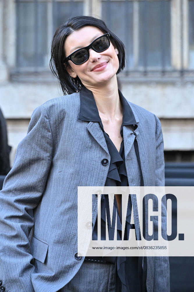 PFW Ann Demeulemeester Outside Arrivals Guest arriving at Ann Demeulemeester show during Paris Fashion Week in Paris, France on October 4, 2025. Photo by Julien Reynaud APS-Medias ABACAPRESS.COM Paris France