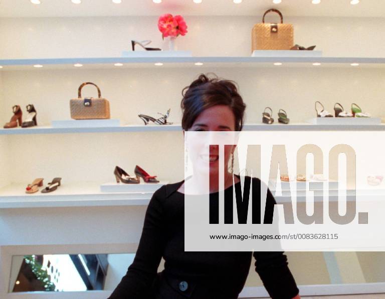 Nov 8, 2001 - Sacramento, California, U.S. - Fashion designer KATE SPADE at her San Francisco store on Grant Ave. Sacramento U.S. - ZUMAs76_ 20010922_aah_s76_940