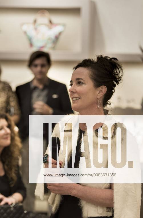 Kansas City, MO, USA - Kate Spade speaks to the crowd during an event at Hall s on Grand at Crown Center Plaza on Wednesday, March 9, 2016 in Kansas City, Mo. Kansas City USA - ZUMAm67_ 20160309_zaf_m67_119