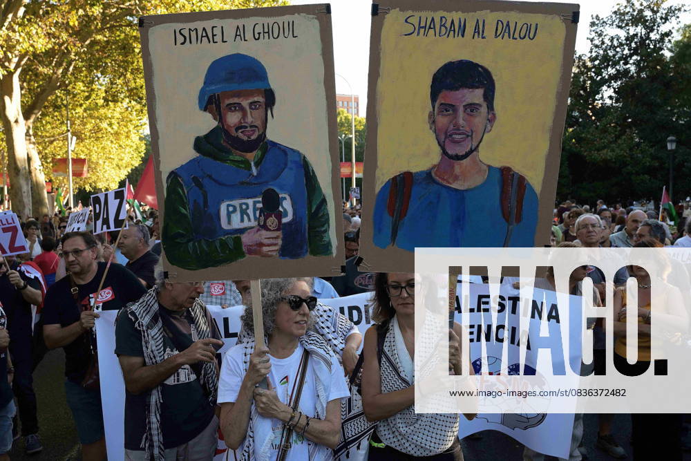 Protesters hold banners and Palestinian banners during a demonstration in solidarity with the Palestinians in the Gaza strip, in Madrid. Madrid Spain - ZUMA- Oc 20251004_zsp_d308_016
