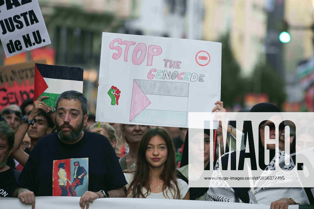Protesters hold banners and Palestinian banners during a demonstration in solidarity with the Palestinians in the Gaza strip, in Madrid. Madrid Spain - ZUMA- Oc 20251004_zsp_d308_018