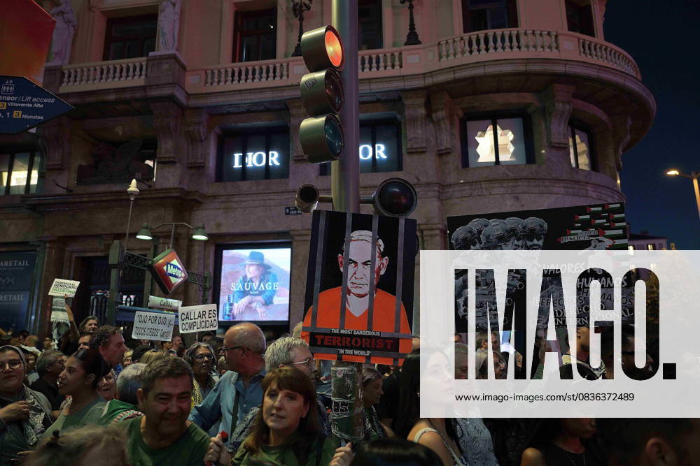 Protesters hold banners and Palestinian banners during a demonstration in solidarity with the Palestinians in the Gaza strip, in Madrid. Madrid Spain - ZUMA- Oc 20251004_zsp_d308_009