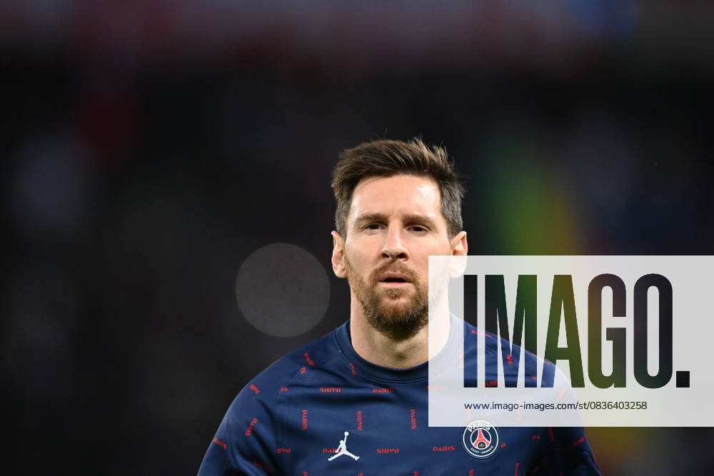 Paris Saint-Germain v Manchester City - UEFA Champions League PARIS, FRANCE - SEPTEMBER 28: Leo Messi of Paris Saint-Germain warms up before the UEFA Champions League group A match between Paris Saint-Germain and Manchester City at Parc des Princes on September 28, 2021 in Paris, France. France World. Editorial use only. Please get in touch for any other usage.