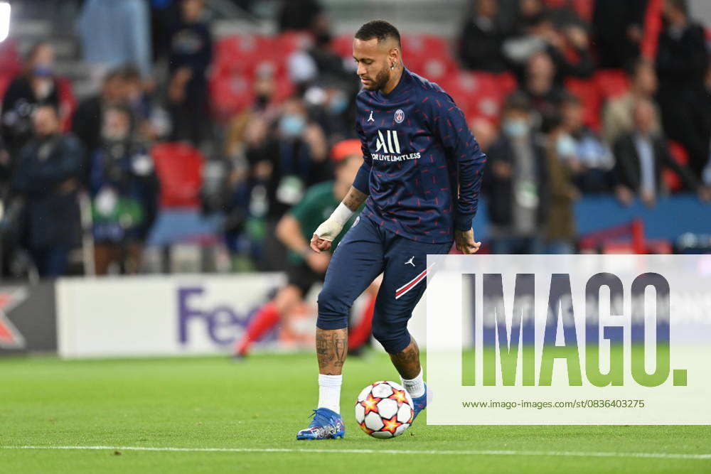 Paris Saint-Germain v Manchester City - UEFA Champions League PARIS, FRANCE - SEPTEMBER 28: Neymar Jr. of Paris Saint-Germain warms up prior to the UEFA Champions League group A match between Paris Saint-Germain and Manchester City at Parc des Princes on September 28, 2021 in Paris, France. France World. Editorial use only. Please get in touch for any other usage.