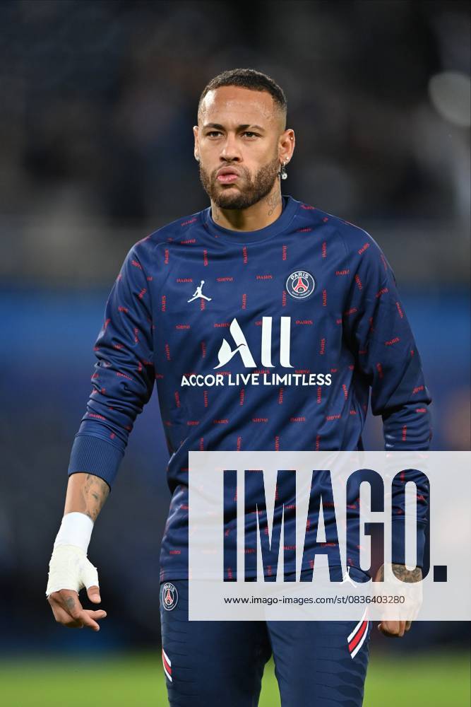 Paris Saint-Germain v Manchester City - UEFA Champions League PARIS, FRANCE - SEPTEMBER 28: Neymar Jr. of Paris Saint-Germain warms up prior to the UEFA Champions League group A match between Paris Saint-Germain and Manchester City at Parc des Princes on September 28, 2021 in Paris, France. France World. Editorial use only. Please get in touch for any other usage.