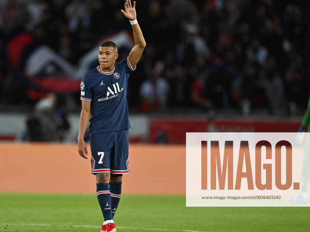 Paris Saint Germain v Manchester City - UEFA Champions League PARIS, FRANCE - SEPTEMBER 28: Kylian Mbappe (7) of of Paris Saint-Germain gestures during the UEFA Champions League group A match between Paris Saint-Germain and Manchester City at Parc des Princes on September 28, 2021 in Paris, France. France World. Editorial use only. Please get in touch for any other usage.