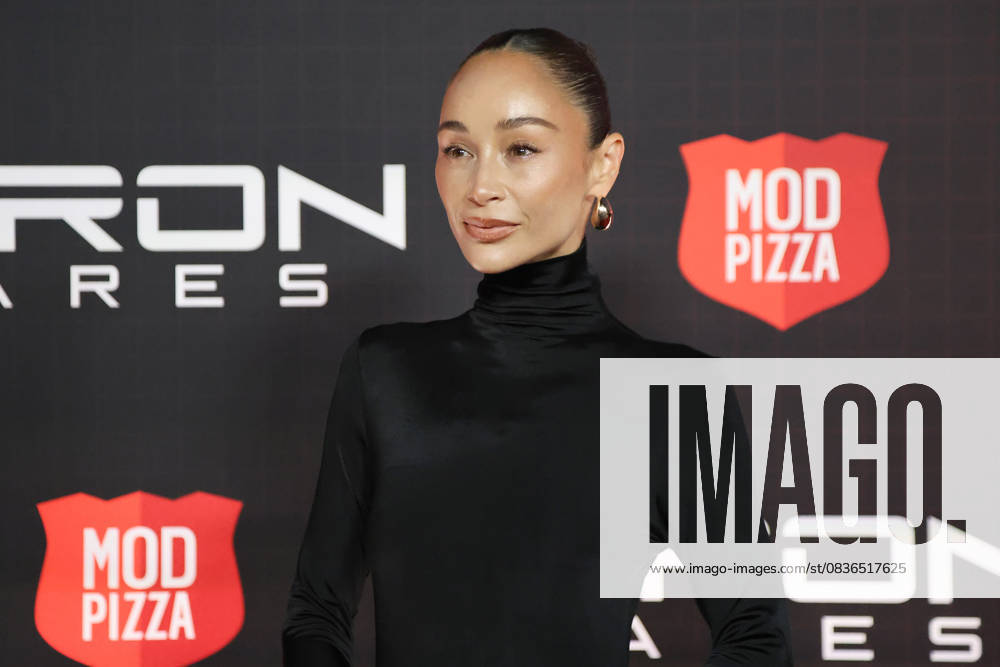 Cara Santana at the World Premiere of Tron Ares at the TCL Chinese Theatre IMAX Los Angeles USA - ZUMAg107 20251006_zep_g107_154