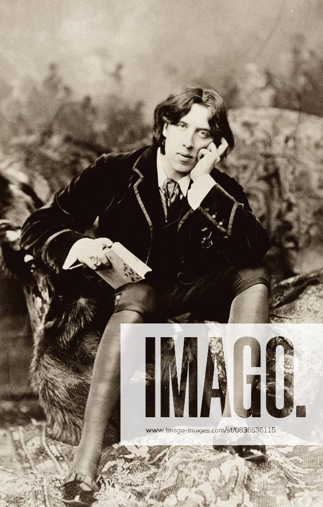 Portrait of Oscar Wilde 1854 1900 in New York in January 1882 photo by Napoleon Sarony