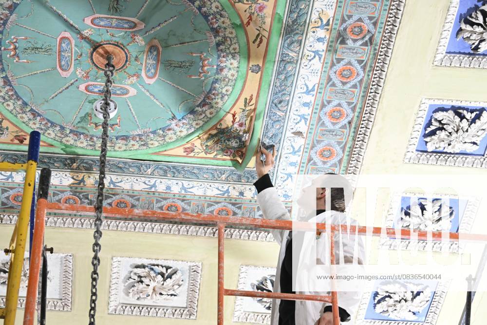 Moscow. A restorer at work in the Italian Hall of the Egyptian Pavilion on the grounds of the Ostankino Museum Estate. KomsomolskayaxPravda