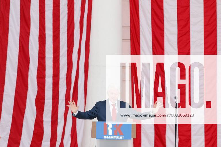 (180606) -- WASHINGTON, June 6, 2018 -- Former U.S. President Bill Clinton speaks during a public memorial for Robert F. Kennedy at the 50th anniversary of his assassination at Arlington National Cemetery in Arlington, Virginia, the United States, on June 6, 2018. ) U.S.-VIRGINIA-ARLINGTON-RFK-MEMORIAL TingxShen