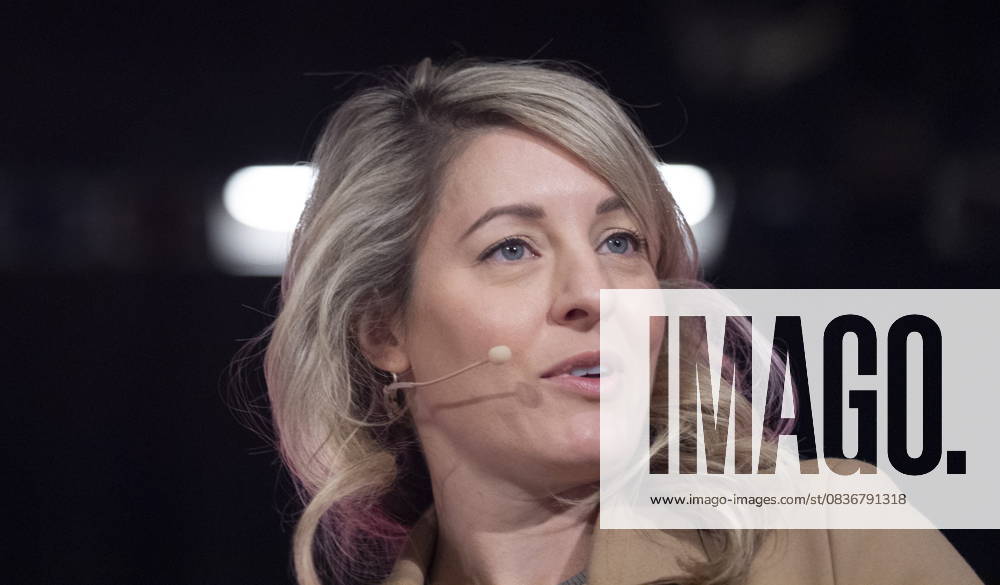 Minister of Industry Melanie Joly speaks at the Chamber of Commerce of Metropolitan Montreal in Montreal on Friday, Oct. 10, 2025. Montreal CANADA - ZUMAc35_ 20251010_zaf_c35_002