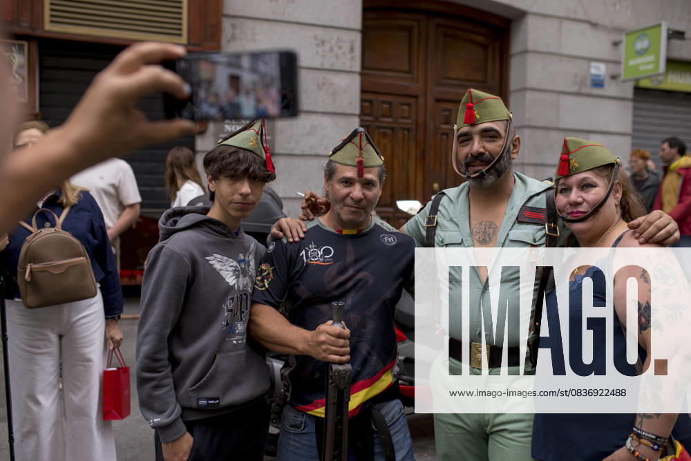People take a photo with a member of La Legion, the elite forces of the Spanish army during a military parade through the streets of Madrid on Spain s National Day, which commemorates the arrival of Christopher Columbus to the New World in 1492. Madrid Spain - ZUMAs296 20251012_znp_s296_017