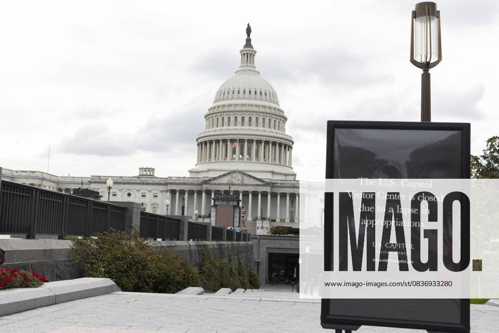A closed sign is seen outside the US Capitol Visitor Center on the eleventh day of the US federal government shutdown on October 11, 2025, in Washington, DC. Over 250,000 federal employees missed their paychecks this week due to the ongoing funding impasse. In the United States, government shutdowns occur when funding legislation required to finance the federal government is not enacted before the next fiscal year begins. Washington Dc USA - ZUMAk203 20251011_znp_k203_003
