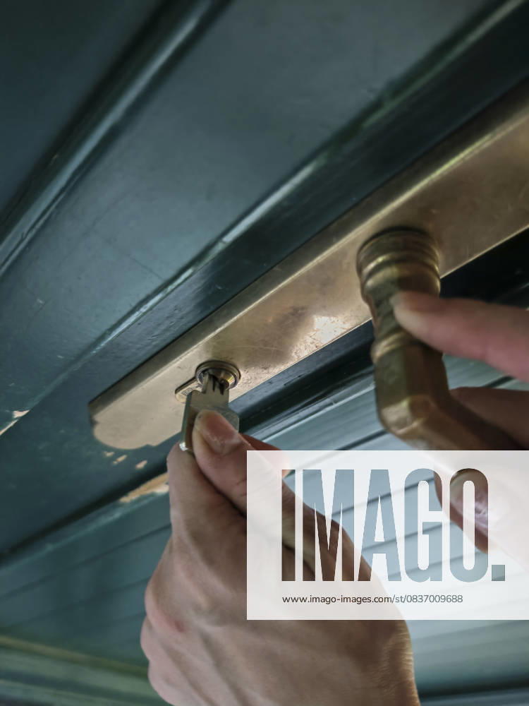 Key for locking apartments and houses, as a burglary protection key for locking apartments and houses
