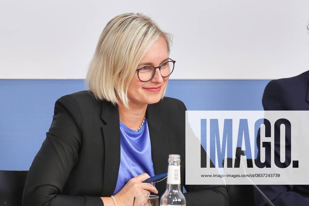 House of the Federal Press Conference Press Conference Sports Aid Performance Report Summer 2025 Minister of State for Sport and Volunteering Christiane Schenderlein CDU