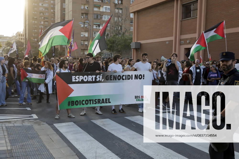 Pro-Palestinian demonstration ahead of Valencia Basket v Hapoel Tel Aviv match in Spain VALENCIA, SPAIN - OCTOBER 15: Demonstration outside the Roig Arena in support of the Palestine, prior to the basketball game between Valencia Basket and Hapoel Tel Aviv, in Valencia, Spain on October 15, 2025. Jose Miguel Fernandez Anadolu Valencia Spain. Editorial use only. Please get in touch for any other usage.