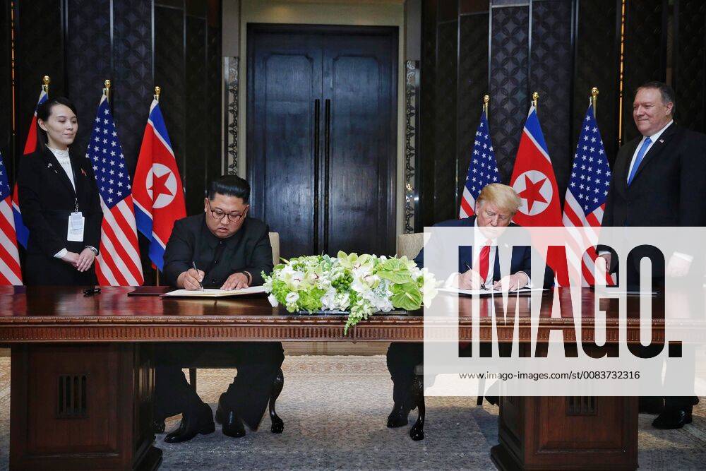 (180612) -- SINGAPORE, June 12, 2018 -- Top leader of the Democratic People s Republic of Korea (DPRK) Kim Jong Un (2nd L) and U.S. President Donald Trump (2nd R) sign a joint statement in Singapore on June 12, 2018. Ministry of Communication and Information of Singapore) (dtf) SINGAPORE-DPRK-U.S.-SUMMIT LixPeng