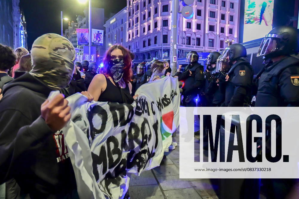 Protesters take part in a march in support of Palestine during the general strike on October 15 (15O) in Madrid, Spain. Thousands gathered to demand an end to the offensive in Gaza and to show solidarity with the Palestinian people. At the end of the demonstration, clashes broke out between a small group of protesters and SpainÃ¢â‚¬â ¢s National Police. Madrid SPAIN - ZUMAz108 20251015_znp_z108_131