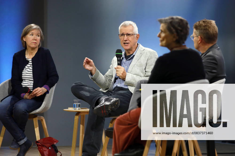 Cornelia Geißler, Helmut Böttiger, Iris Radisch and Carsten Otte on the literary stage of ARD, ZDF and 3sat at the 77 Frankfurter Buchmesse 2025 at the Frankfurt am Main exhibition grounds, 15 10 2025 Foto:xAgenturxWehnertx xGränzdörferx xFuturexImagex buchmesse_5002