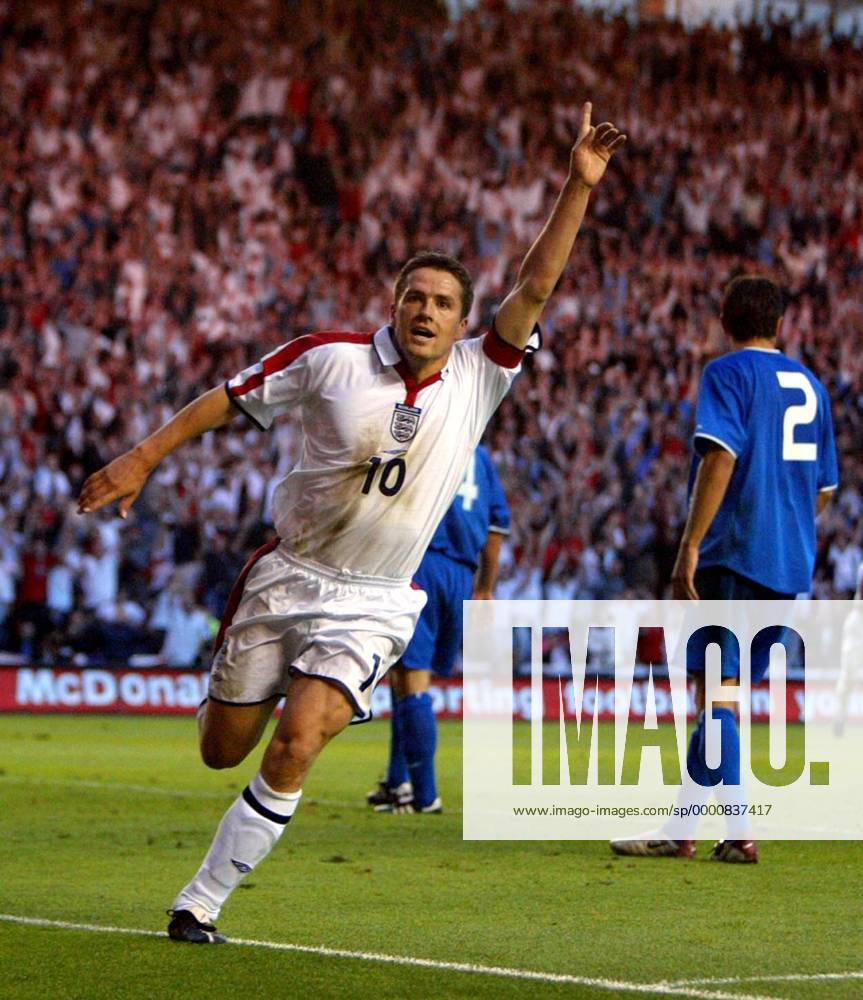 Michael Owen (England) - Torjubel Fußball Länderspiel Herren Europameisterschaftsqualifikation 2003, Qualifikation, Nationalmannschaft, Nationalteam, Länderspiel Einzelbild Middlesbrough Freude,
