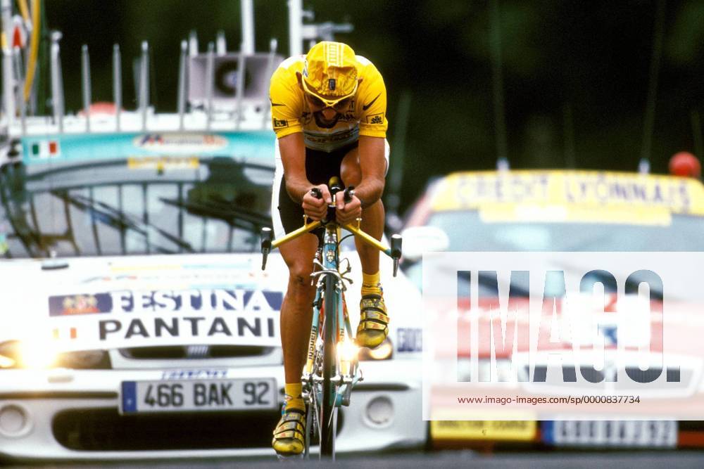Marco Pantani (Italien Mercatone Uno) beim schwierigen Anstieg zum Col du Madeleine Radsport Herren Tour de France 1998, 16. Etappe, Rundfahrt, Straßenradsport, Rad, Straße Einzelbild Vizille - Albertville
