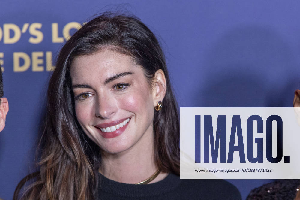 2025 God s Love We Deliver Golden Heart Award, New York, USA - 20 Oct 2025 (NEW) 2025 God& 39;s Love We Deliver Golden Heart Award. October 20, 2025, New York, New York, USA: Anne Hathaway attends The 19th Annual Golden Heart Awards Benefiting God& 39;s Love We Deliver at Cathedral of St. John the Divine on October 20, 2025 in New York City. (Credit: M10s TheNews2) (Foto: M10s Thenews2 imago images) 2025 God s Love We Deliver Golden Heart Award, New York, USA - 20 Oct 2025