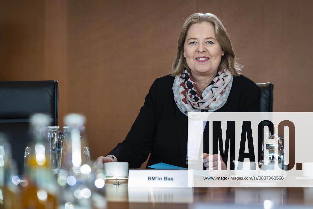 Baerbel Bas SPD , Federal Minister for Labor and Social Affairs, pictured before the start of the 20 cabinet meeting in the Federal ChancelleryBerlin, 22 10 2025 Berlin Germany