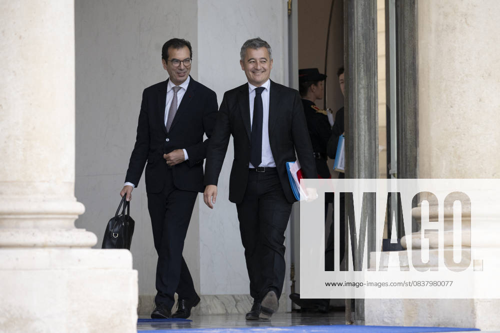 Weekly Cabinet Meeting - Paris French Labour Minister Jean-Pierre Farandou and France s Justice Minister Gerald Darmanin discuss as they leave following the weekly cabinet meeting at the presidential Elysee Palace in Paris, on October 22, 2025.Photo by Eliot Blondet ABACAPRESS.COM Paris France France