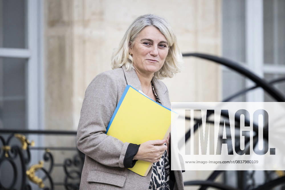 Weekly Cabinet Meeting - Paris French Health Minister Stephanie Rist leaves following the weekly cabinet meeting at the presidential Elysee Palace in Paris, on October 22, 2025.Photo by Eliot Blondet ABACAPRESS.COM Paris France France