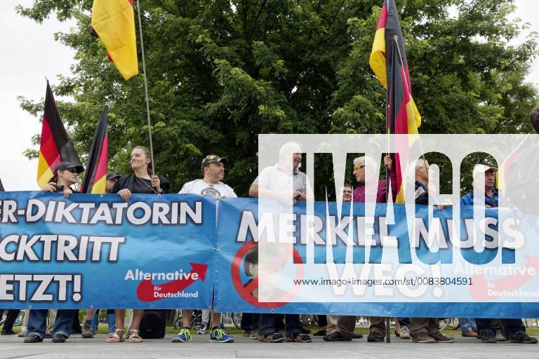 AfD demonstrators in front of the Chancellors office 2018 06 13 Berlin Germany On the evening after the integration summit in the Chancellery, a group of AFD supporters in front of the Chancellery calls for the resignation of the Chancellor, whom she calls the chancellors dictator