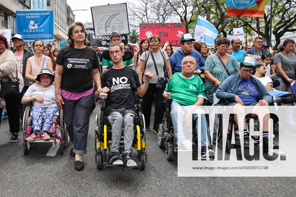 People with disabilities and healthcare professionals marched to the National Ministry of Health to protest the governmentâ€⠢s failure to implement the Disability Emergency Law. Buenos Aires Argentina - ZUMAp265 20251022_zip_p265_006