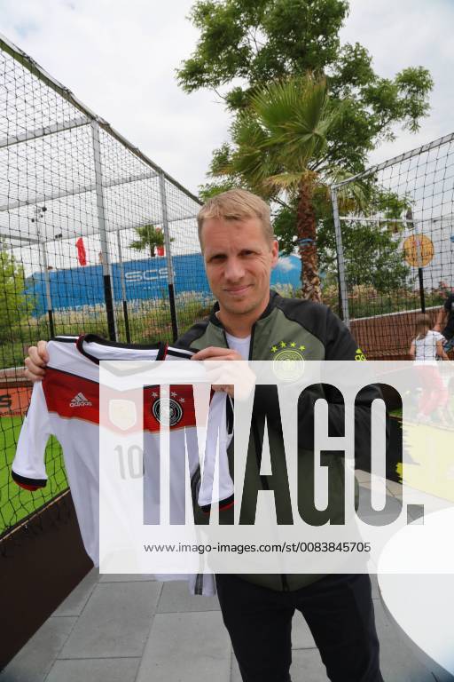 Oliver POCHER plays football against fans Vienna SCS Multiplex 15 06 2018 Oliver POCHER