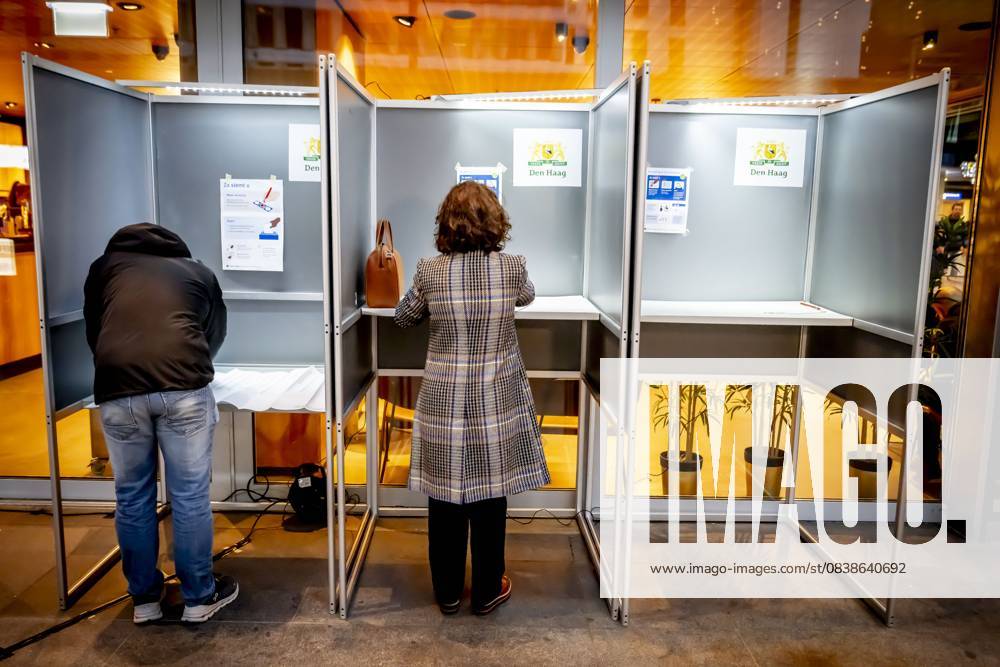 THE HAGUE Party for the Animals (PvdD) leader Esther Ouwehand casts her vote for the House of Representatives elections at The Hague Central Station. ANP ROBIN UTRECHT netherlands out - belgium out
