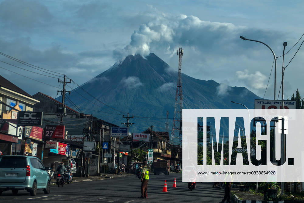 Volcanic smoke (sulfur) from Mount Merapi is seen rising from its summit in Sleman, Sleman, on the morning of October 29, 2025. Mount Merapi, which erupted violently in 2010 and killed dozens, erupted again, sending pyroclastic flows as far as 1,200 meters upstream of the Krasak River. The Yogyakarta Geological Agency urged residents to remain alert for a larger eruption and lava rain. Sleman INDONESIA - ZUMAr184 20251029_zap_r184_003