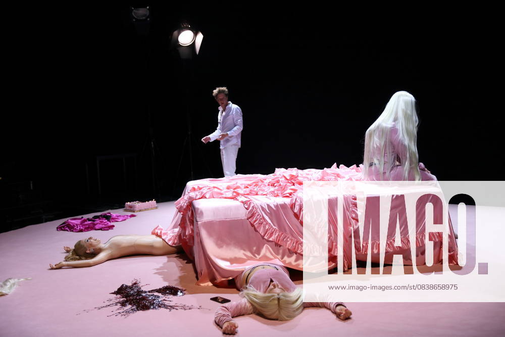 Ruth Rosenfeld, Holger Bülow and Alina Stiegler, from left, during the photo rehearsal for Call me Paris at the Schaubühne am Lehniner Platz in Berlin, October 28, 2025 Play and direction Yana Eva Thönnes Stage Katharina Pia Schütz Costumes Elke von Sievers Premiere is on October 29, 2025 Schaubühne Berlin Call me Paris