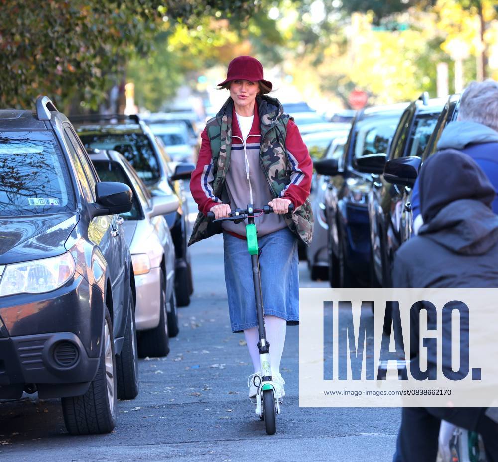 Cameron Diaz filming on the set of Bad Day in New Jersey Featuring: Cameron Diaz Where: New Jersey, United States When: 27 Oct 2025 Credit: Jose Perez INSTARimages . NOT FOR USE BY NEWSPAPERS BASED IN THE UK.