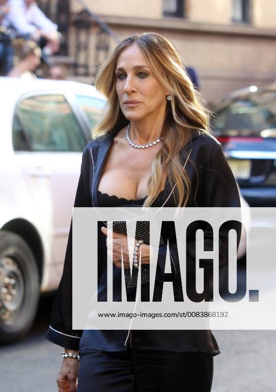 June 16 2018 New York New York United States Actress Sarah Jessica Parker shoots to commercial for Italian Lingerie company Intimissimi in the West Village on June 16 2018 in New York City New York United States - ZUMAny1_ 20180616_zaf_ny1_038