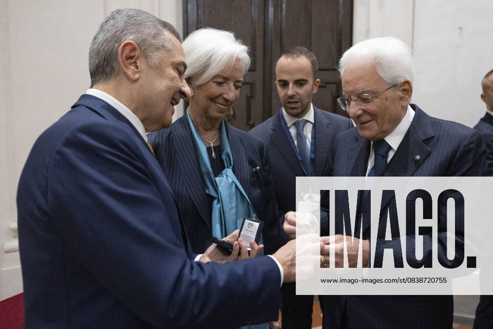 Il Presidente della Repubblica Sergio Mattarella con Christine Lagarde, Presidente della Banca Centrale Europea e con Fabio Panetta, Governatore della Banca dItalia,in occasione della riunione con il Consiglio Direttivo della BCE, Firezne, 29 ottobre 2025 ANSA Francesco Ammendola - Ufficio per la Stampa e la Comunicazione della Presidenza della Repubblica +++ UFFICIO STAMPA QUIRINALE +++ FOTO NON IN VENDITA - DA USARE SOLO PER FINI GIORNALISTICI +++ NPK +++.---.An handout picture provided by Quirinale press office shows the President of the Republic Sergio Mattarella (r) with Christine Lagarde, President of the European Central Bank, and Fabio Panetta, Governor of the Bank of Italy, during the meeting with - ZUMAa110 20251029_zaf_a110_010