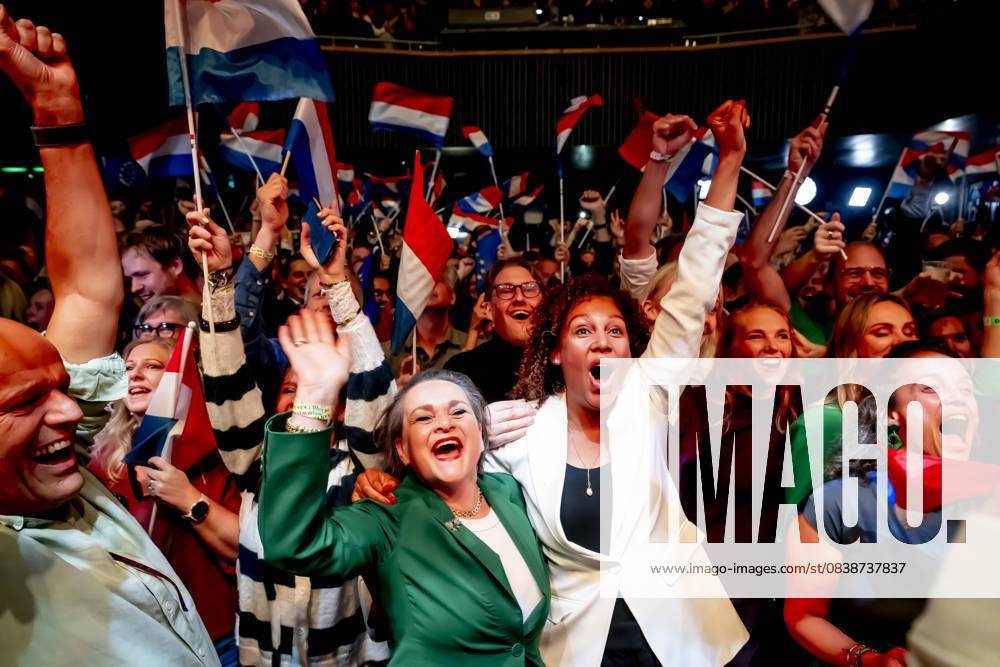 LEIDEN - D66 party members are following the results of the Dutch House of Representatives elections. ANP ROBIN UTRECHT netherlands out - belgium out