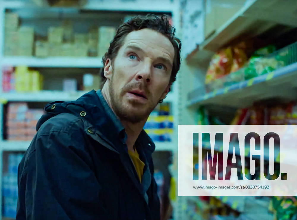 Benedict Cumberbatch UK. Benedict Cumberbatch in a scene from (C)Vue Lumiere new movie: The Thing with Feathers (2025). Plot: After a tragic loss, a grieving father tries to raise his young sons whilst dealing with an unlikely, unpredictable and uninvited houseguest. LMK110-J11378-291025 Supplied by LMKMEDIA. Editorial Only. Landmark Media is not the copyright owner of these Film or TV stills but provides a service only for recognised Media outlets.