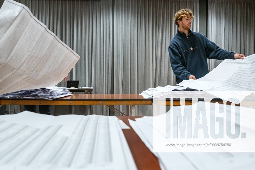 THE HAGUE Polling station staff at the World Forum counted the votes cast by eligible voters on ballots. The Netherlands went to the polls for the House of Representatives elections. ANP LINA SELG netherlands out - belgium out
